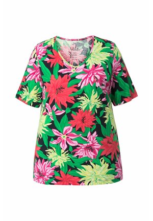 Naisten lyhythihainen V-kaula-aukkoinen paita, jossa kirkkaanpunaisia, vaaleanpunaisia, keltaisia kukkia ja vihreitä lehtiä mustalla pohjalla.