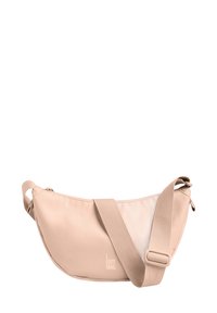Borsa a tracolla di un beige chiaro, realizzata in tessuto liscio con un pannello bianco a contrasto. Presenta una tracolla robusta e una chiusura con cerniera.