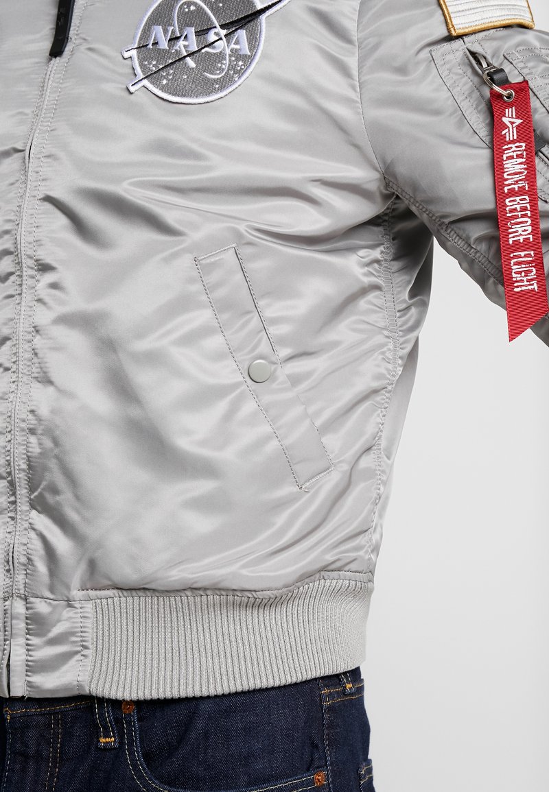 Alpha Industries Nasa Bomber Jacket Silver Silver Coloured Zalando Co Uk