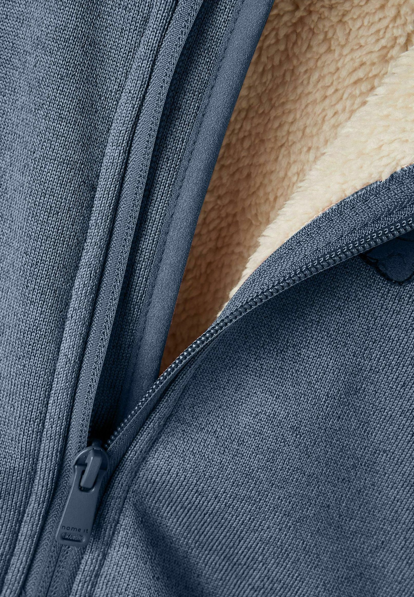 NAME IT Jungen Softshelljacke – Mit Kapuze, Seitlichen Reißverschlusstaschen