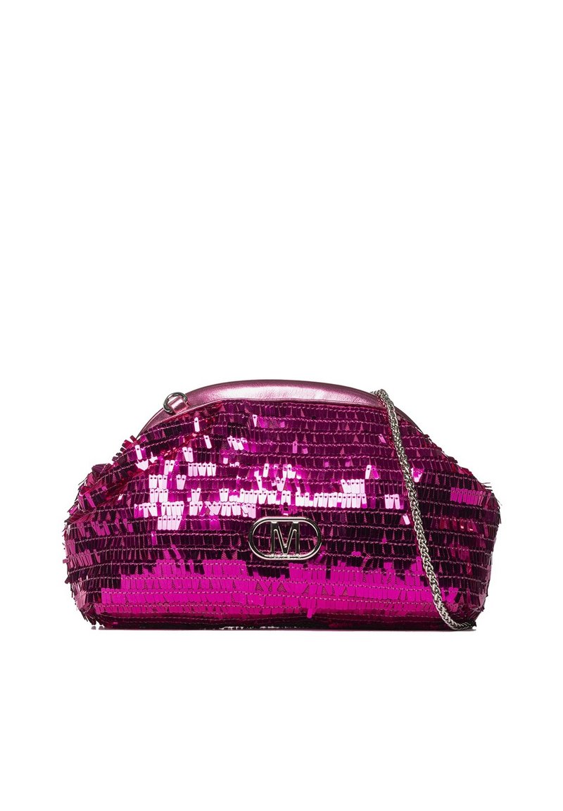 Borsa a pochette rosa con paillettes, dalla forma liscia e strutturata, tracolla in catena argentata e una cornice metallica con dettaglio del logo sul fronte.