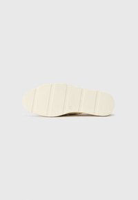 Thumbnail Image 5
