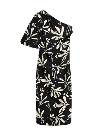 Vestido negro con diseño de hombros descubiertos, detalle fruncido y estampado floral blanco. Hecho de tela ligera, con textura suave.