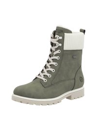 Botín de piel verde oliva con puño de piel de color blanco, cordones beige y suela blanca gruesa. Presenta ojales plateados brillantes y logo de la marca.