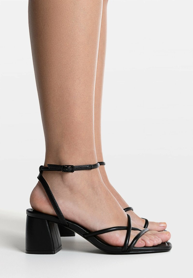 Stradivarius Sandales - black
