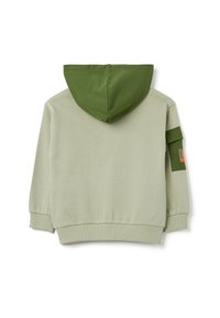 Sudadera con capucha de algodón en verde claro con capucha en un verde más oscuro. Presenta puños acanalados, un bolsillo lateral y una pequeña etiqueta de la marca en la manga.