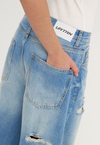 YOURTURN by Zalando UNISEX - Loose Jeans - light blue denim