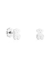 Pendientes de studs de osito de plata con acabado pulido, que presentan una forma distintiva y pequeños detalles como ojos y patas. Marcados con "TOUS" y "750."
