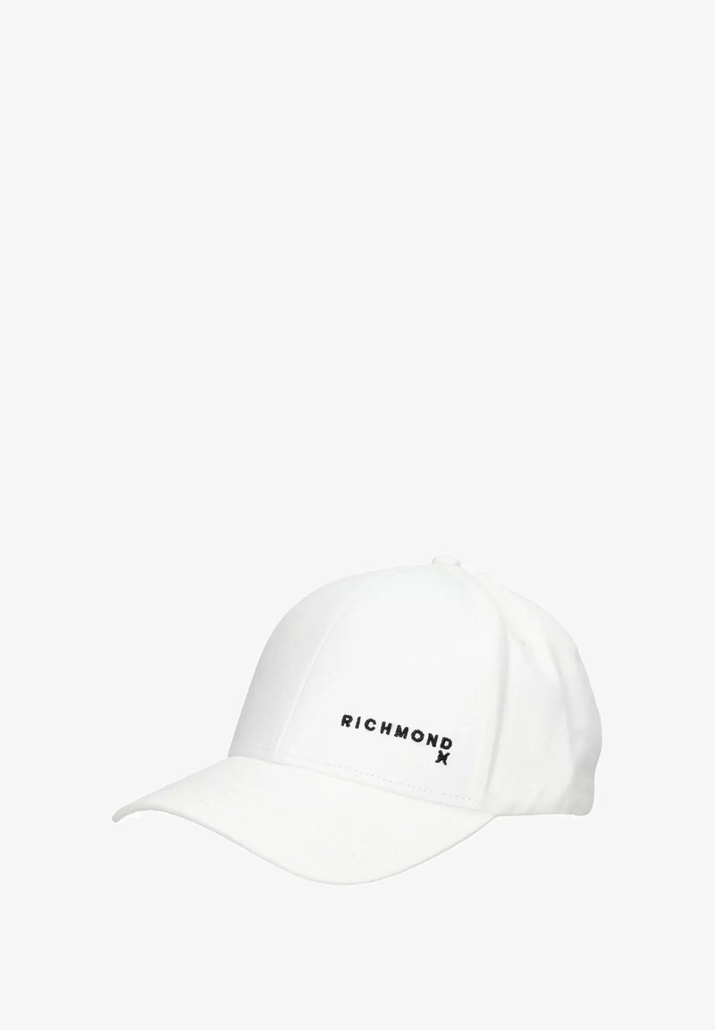 Cappellino da baseball bianco con la scritta "RICHMOND" in testo nero nella parte anteriore. Il cappellino ha una visiera curva e una corona strutturata.