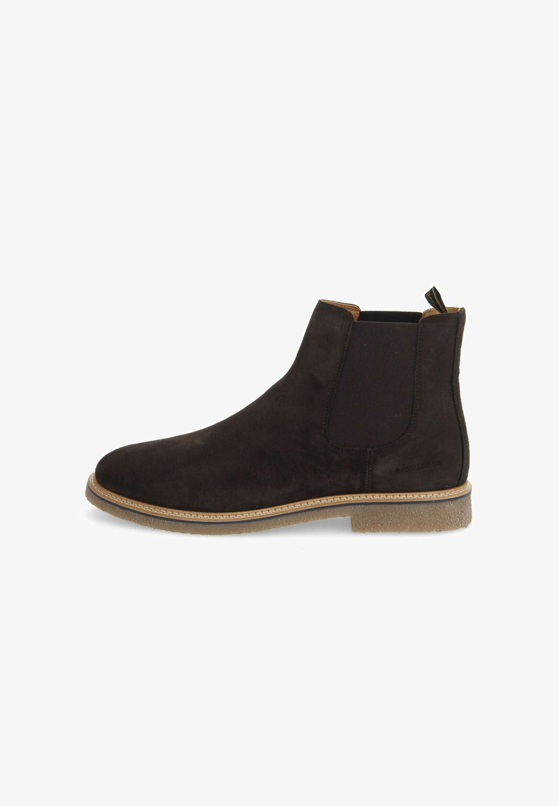 Bottines en suède marron avec panneaux élastiques sur les côtés et une languette. Bout rond, coutures beiges et semelle en caoutchouc texturé pour une bonne adhérence.