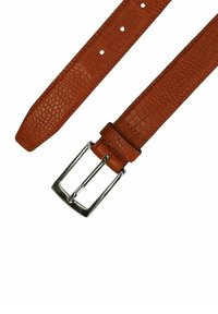 Bruine leren riem met een textuur die lijkt op krokodillenleer, met een zilveren rechthoekige gesp en meerdere gaatjes voor maatverstelling.