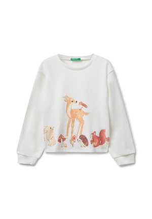 Sweatshirt blanc à manches longues, présentant un imprimé animal coloré avec un cerf, un lapin, un hérisson et des champignons à l'avant.