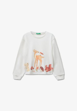 Sudadera blanca de manga larga, con un estampado colorido de un ciervo, un conejo, un erizo y champiñones en el frente.