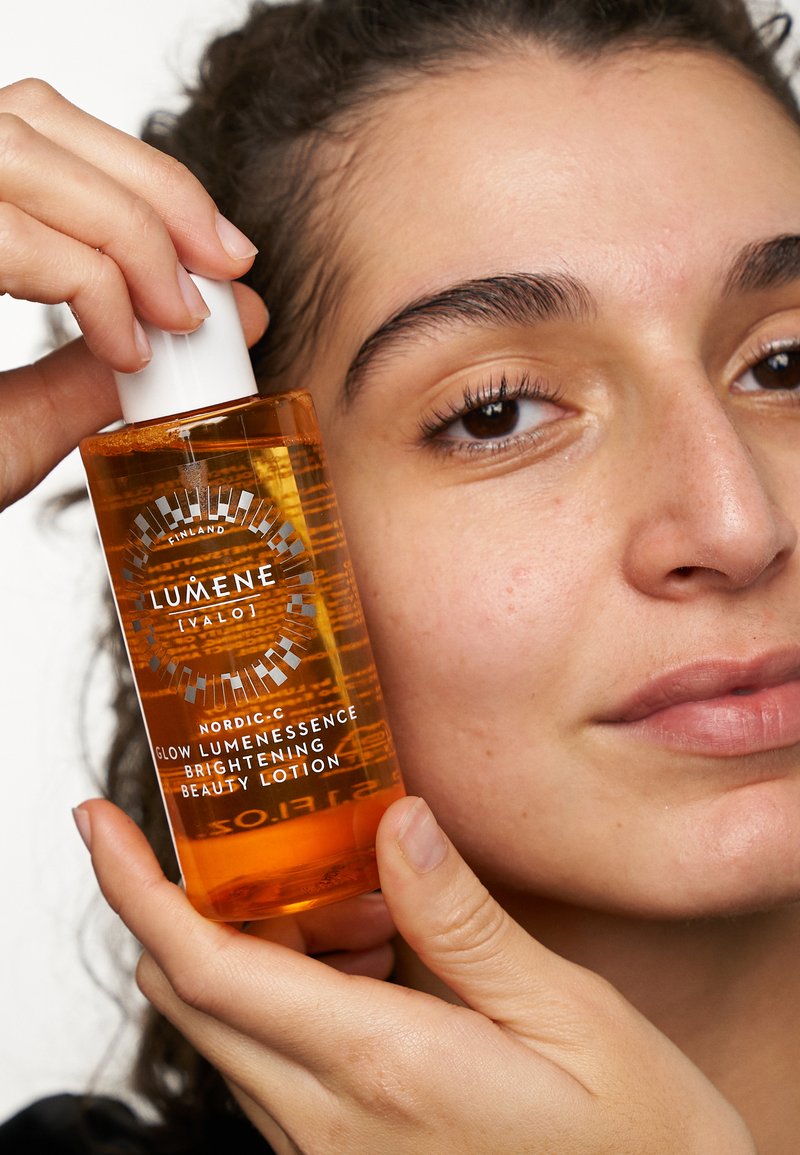 Lumene NORDIC C [VALO] GLOW LUMENESSENCE BRIGHTENING BEAUTY LOTION