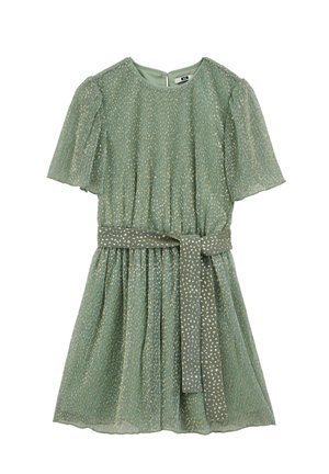 Vestido corto de manga corta color verde claro con patrón de puntos metalizados dorados, tejido plisado, escote redondo y cinturón a juego atado al frente.