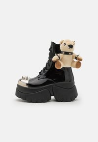 Koi Footwear - EDDIES TEDDY PLATFORM SPIKED BOOTS  - Lace-up ankle boots - black Thumbnail Image 1