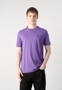 BOSS TEE - Paprasti marškinėliai - dark purple