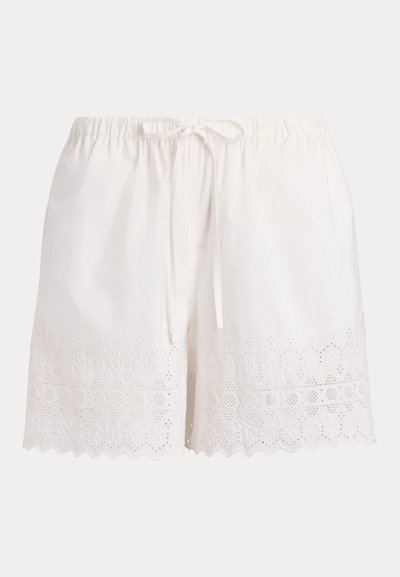 Λευκά βαμβακερά σορτς με ελαστική μέση, κορδόνι και διακοσμητικά στοιχεία από δαντέλα με οπές κατά μήκος του κυματιστού τελειώματος.