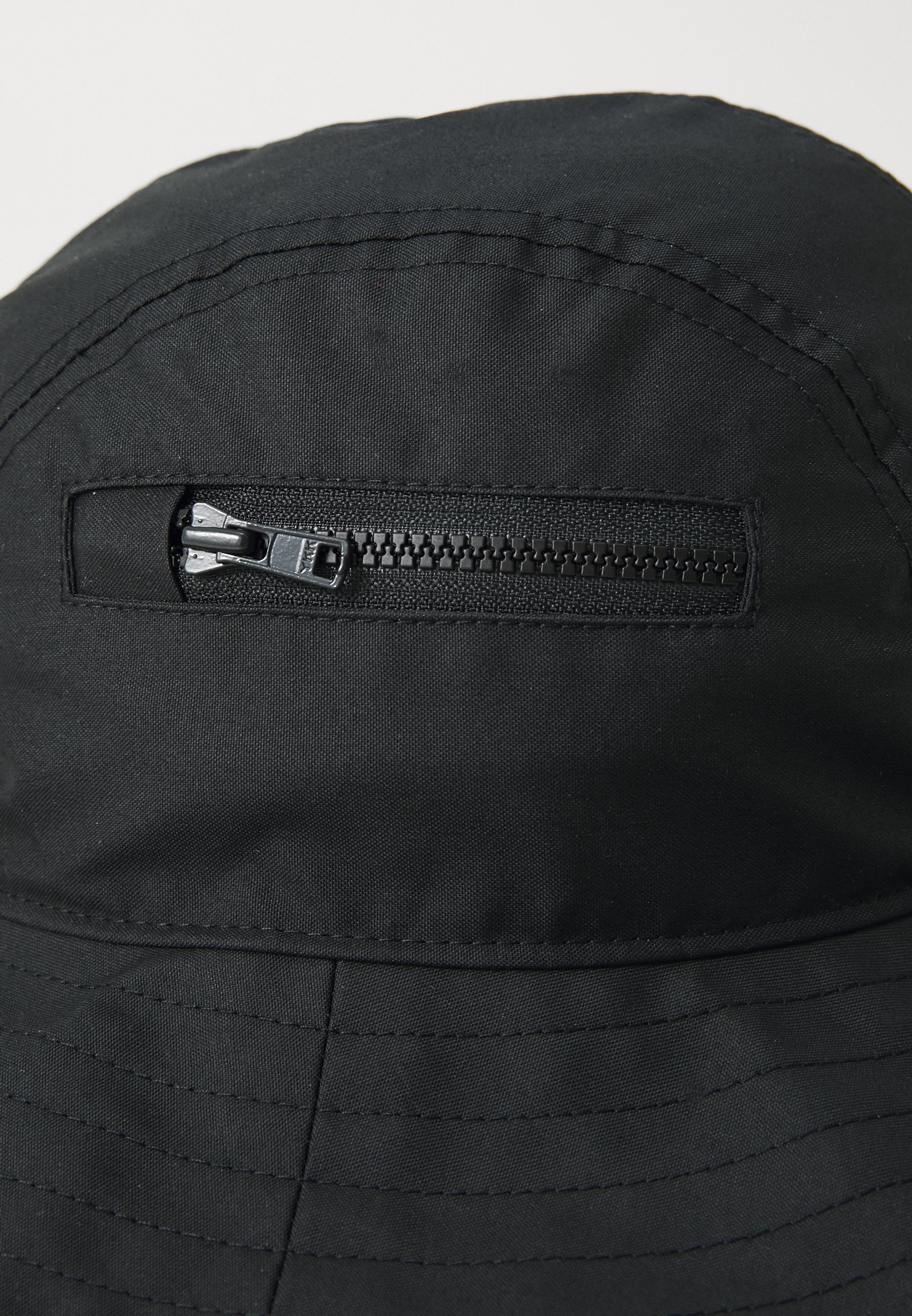 nike bucket hat with pocket
