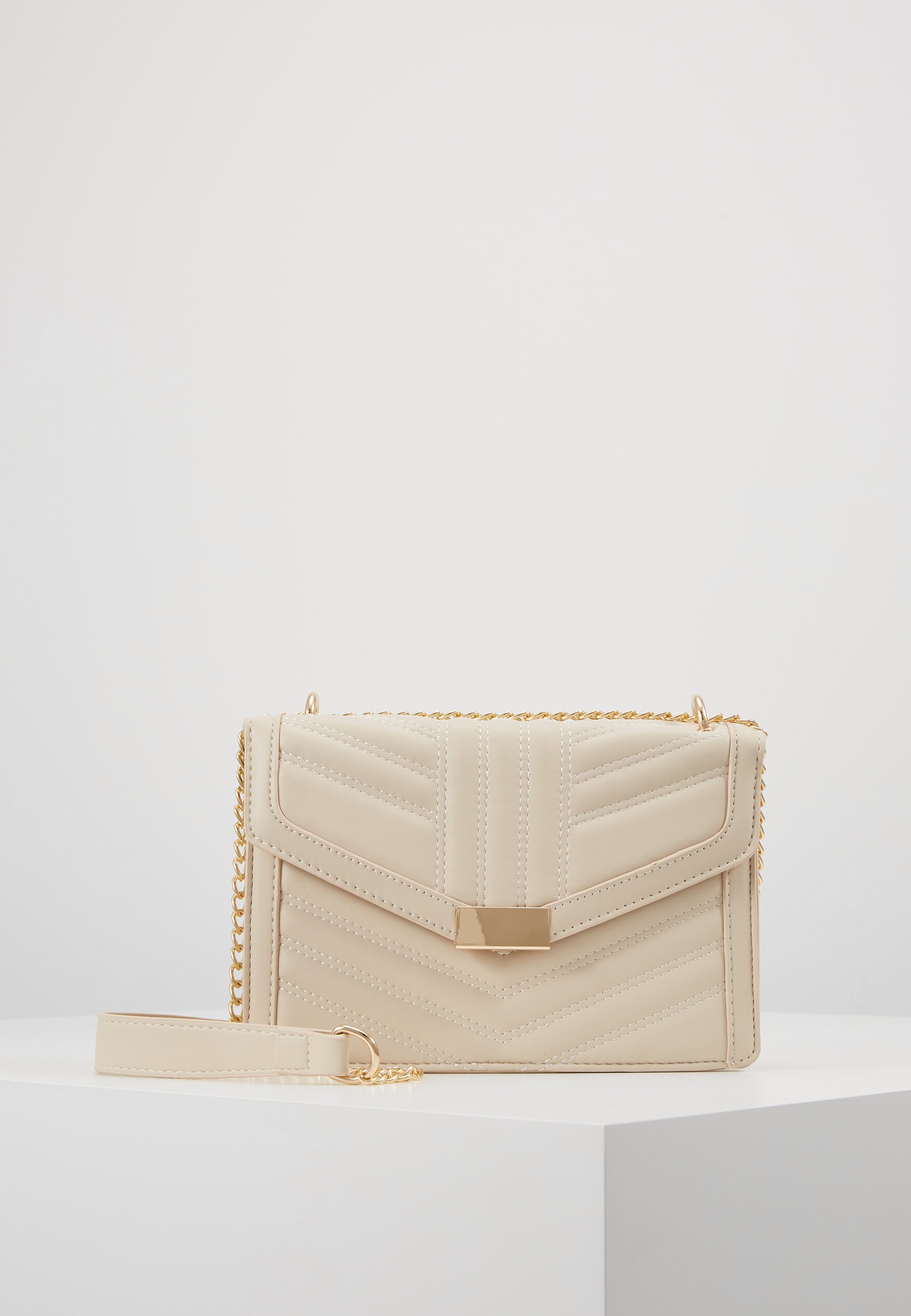 Gina Tricot BELLA BAG Skulderveske beige Zalando.no Bella bag, Vesker og lommebøker Gina Tricot
