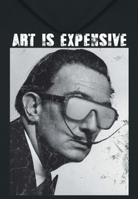 Felpa con cappuccio nera con un'immagine consumata di un uomo con occhiali da sole spessi e scuri. In alto, in grassetto e lettere bianche, c'è la scritta "L'ARTE È COSTOSA".