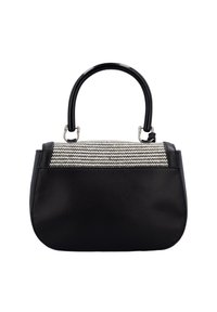 Schwarze Handtasche mit einem strukturierten Chevron-Muster, glänzenden schwarzen Griffen und silbernem Zubehör. Der Korpus aus glattem Leder weist eine strukturierte Form auf.