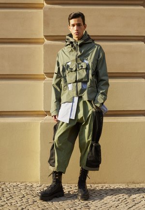 CARGO PANTS - Pantaloni cargo - random green