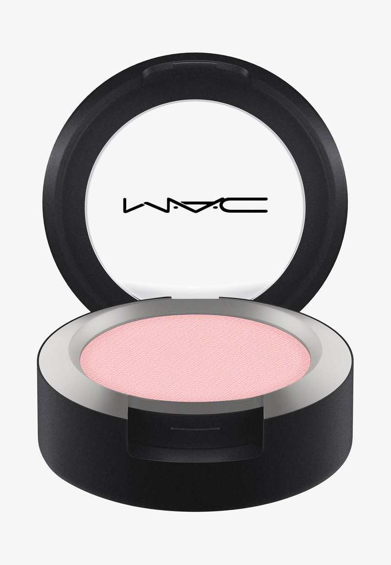 Okrągłe czarne puzderko z srebrnym obrzeżem, zawierające teksturowany róż w delikatnym różowym kolorze. Ma przezroczystą pokrywkę z logo wewnątrz.