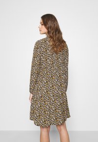 JDY PIPER - Vestido camiseiro - black/yellow