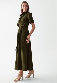 WILLA LUCY - Maksimekko - khaki