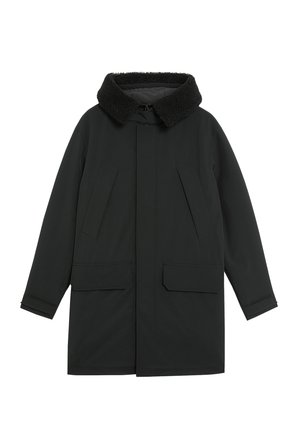 Zwarte parka met een structuur van een bontkraag, twee grote voorzakken en een recht gesneden ontwerp met een ritssluiting.