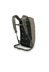 Mochila con un diseño estructurado, hecha de una tela duradera en un verde oliva apagado. Presenta un respaldo de malla acolchada, correas ajustables y detalles laterales.