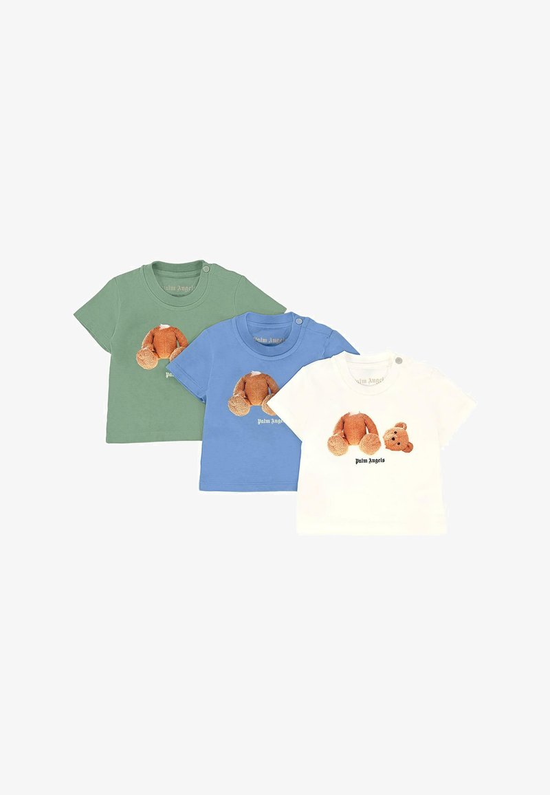 Drie korte mouwen t-shirts in groen, blauw en wit, met een berenafbeelding, van zacht katoen en met een ronde hals.
