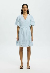 Selected Femme DAHLIA SHORT BRODERI - Vestito casual - cashmere blue
