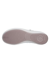 Suela de zapato de goma blanca con un patrón texturizado y ondulado, con un interior en tono rosado, diseñada para ofrecer agarre y comodidad.