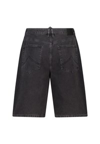 Mustat farkkushortsit, joissa on suora leikkaus, kaksi takataskua ja hienovarainen rakenne. Ei näkyvää metalliosaa tai koristeita.