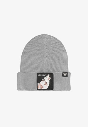 Beanie grigia a maglia con una texture a coste. Presenta una toppa nera con un lupo ricamato e il testo "LONE WOLF". Accentuata da una piccola toppa con logo.