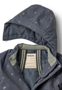 Hall halliga kapuutsiga jakk, pehme voodriga sees. Õrn mustriga välimus ja kontrastsed triibulised detailid krae ümber.