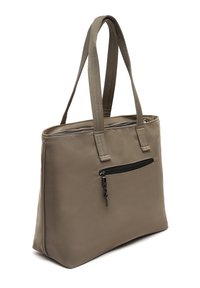 Sac fourre-tout taupe avec deux longues poignées et une poche zippée à l'avant, présenté sur un fond blanc.
