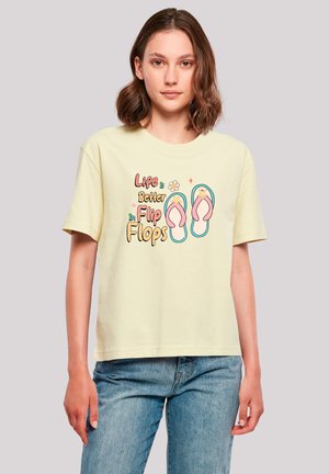 LIFE IS BETTER IN FLIP FLOPS - Print T-shirt - softyellow