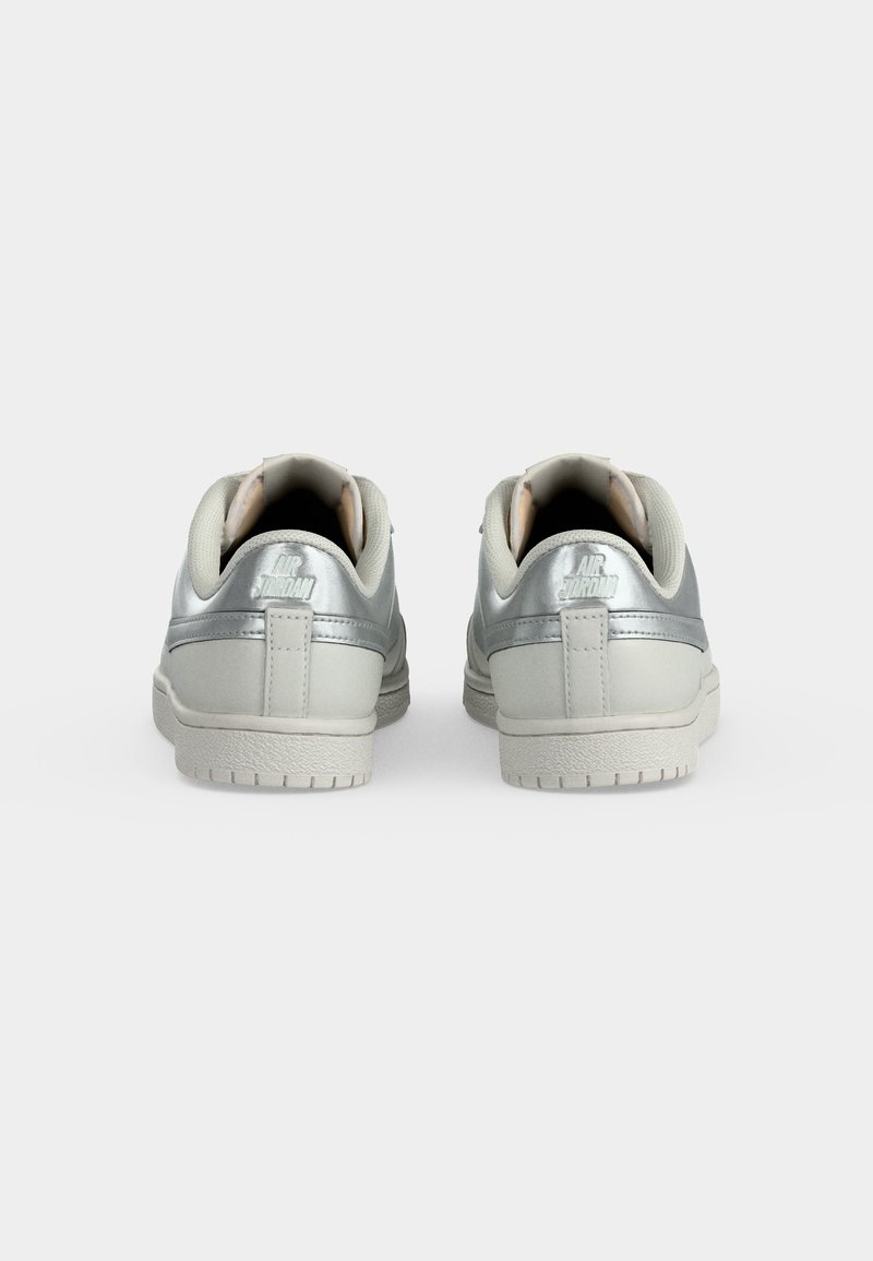 Jordan AIR SKYLINE LOW - Tenisky - swan/metallic silver-coloured/black
