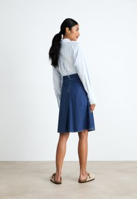 Mads Nørgaard AIR STELLY SKIRT - Jeansskjørt - mid blue denim