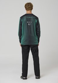 Rivvia Projects MAZE - Hosszú ujjú felső - black/green