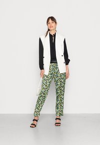 Vero Moda Blusa - black