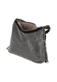 Zwarte handtas van gaas met metalen details en een kettingriem. Voorzien van een ritssluiting en een stoffen voering met visgraatmotief aan de binnenkant.