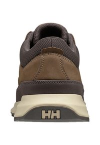 Zapatilla marrón y gris con una parte superior de tejido texturizado, cuello acolchado y una suela de goma crema con un detalle de logo en el talón.