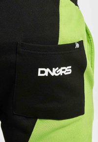 Tepláky - black green