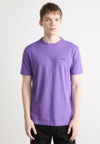 BOSS TEE - Paprasti marškinėliai - dark purple