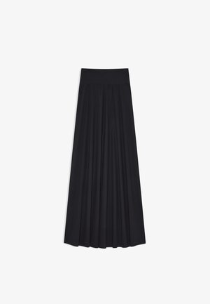 Crna plisirana suknja sa širokim pojasom, koja ima lepršavi dizajn. Izrađena od laganog materijala, ima glatku teksturu i ravnomjerne nabore.