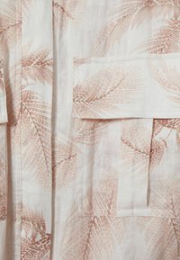 Reiss REGULAR FIT - KAIA TROPICAL PRINT BELTED - Buksedragter - blush